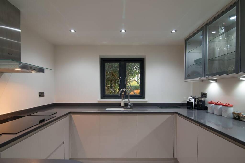 Luxury Coach House Next To Woodland In Knutsford Villa Exterior photo