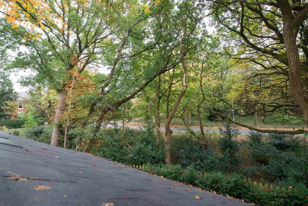 Luxury Coach House Next To Woodland In Knutsford Villa Exterior photo