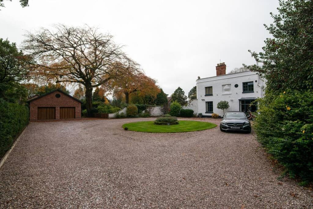 Luxury Coach House Next To Woodland In Knutsford Villa Exterior photo