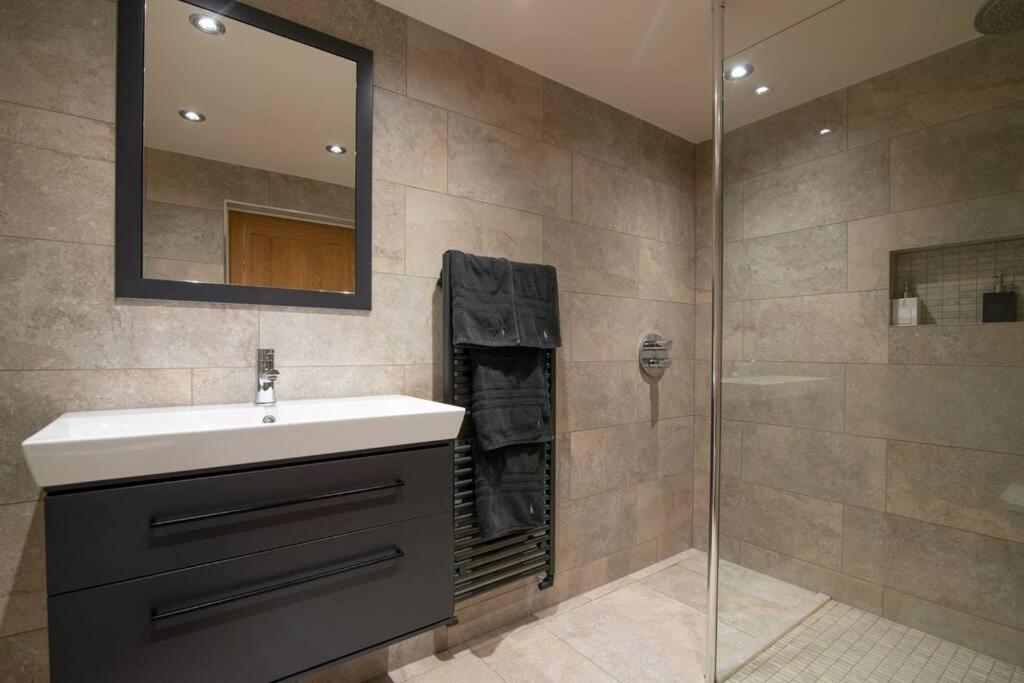 Luxury Coach House Next To Woodland In Knutsford Villa Exterior photo
