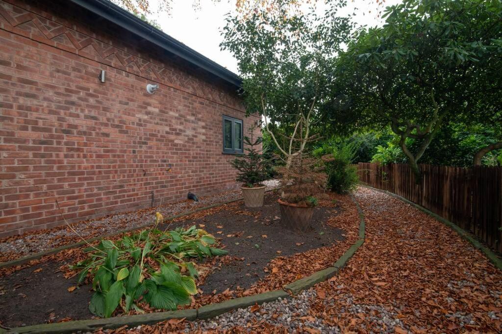 Luxury Coach House Next To Woodland In Knutsford Villa Exterior photo