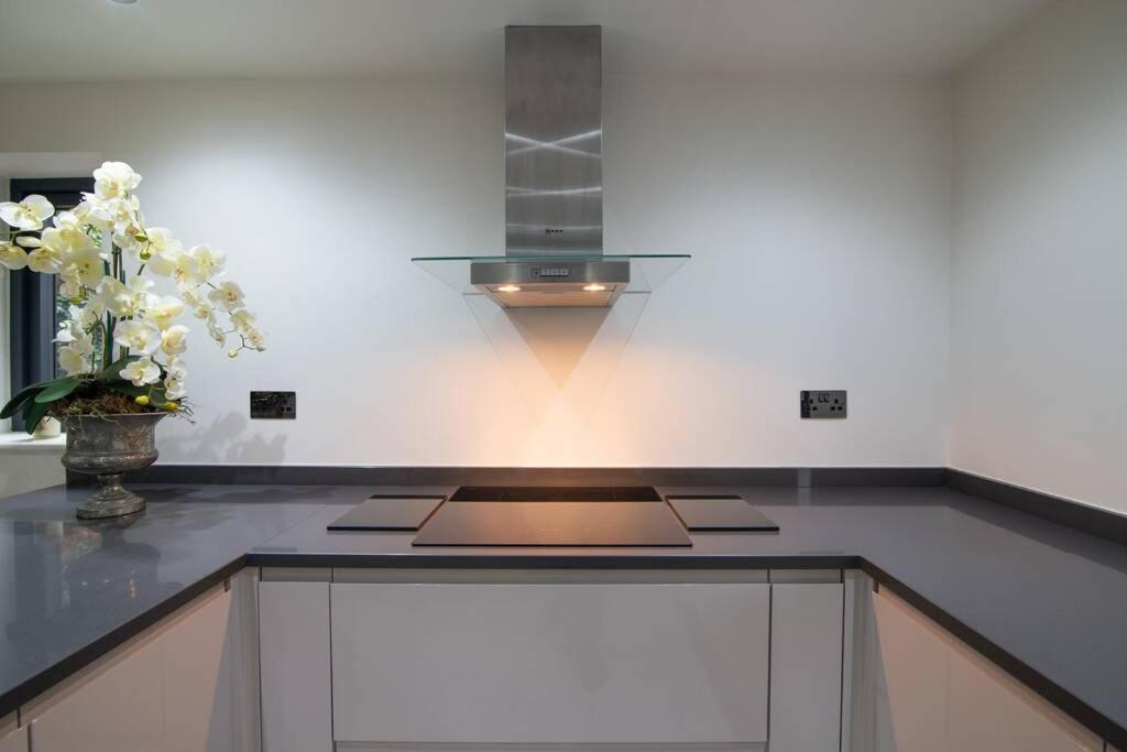 Luxury Coach House Next To Woodland In Knutsford Villa Exterior photo