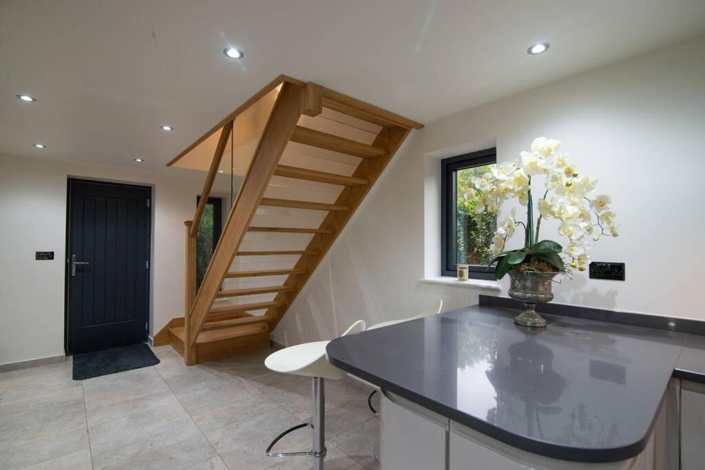 Luxury Coach House Next To Woodland In Knutsford Villa Exterior photo