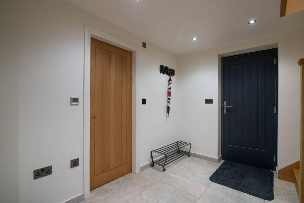 Luxury Coach House Next To Woodland In Knutsford Villa Exterior photo