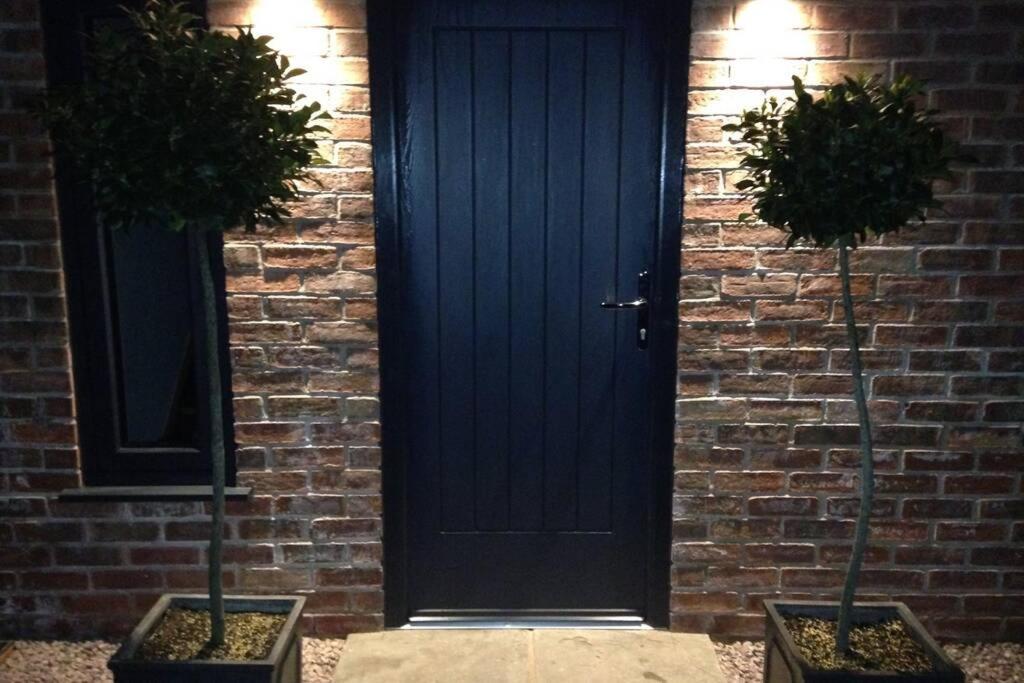Luxury Coach House Next To Woodland In Knutsford Villa Exterior photo