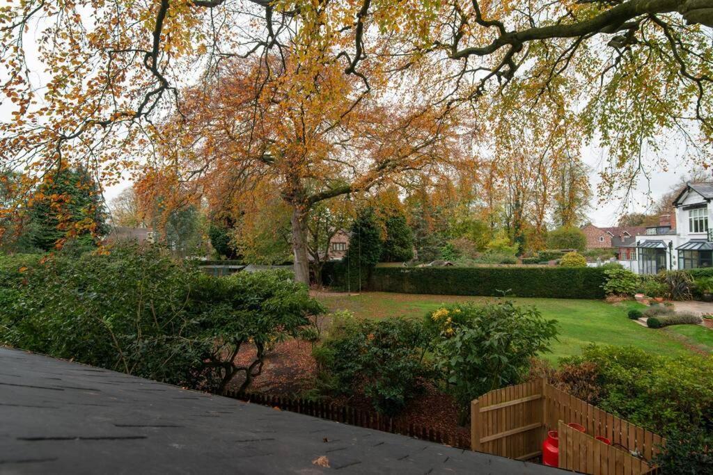 Luxury Coach House Next To Woodland In Knutsford Villa Exterior photo