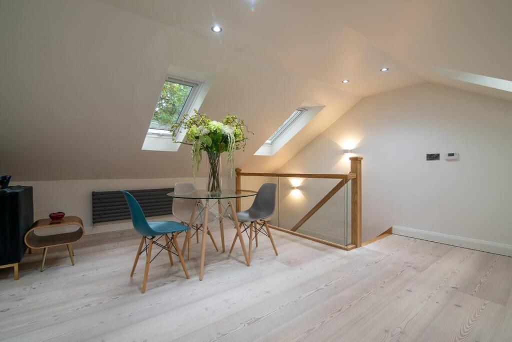 Luxury Coach House Next To Woodland In Knutsford Villa Exterior photo