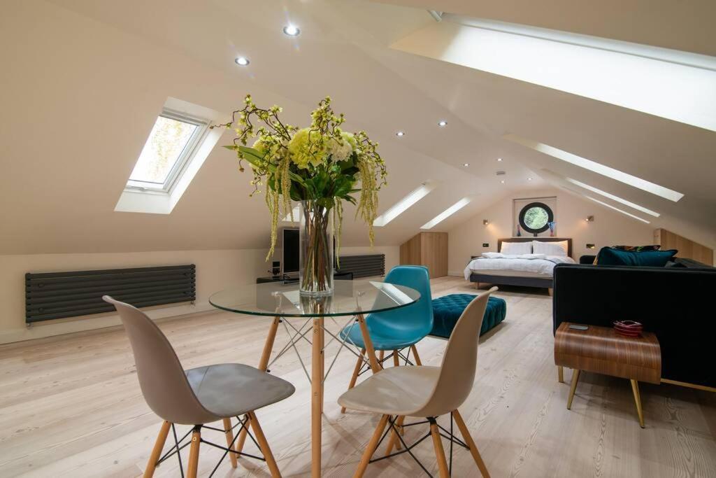 Luxury Coach House Next To Woodland In Knutsford Villa Exterior photo