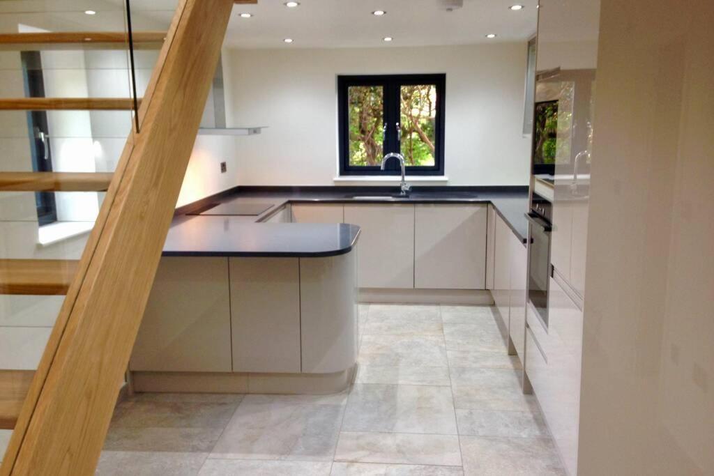 Luxury Coach House Next To Woodland In Knutsford Villa Exterior photo