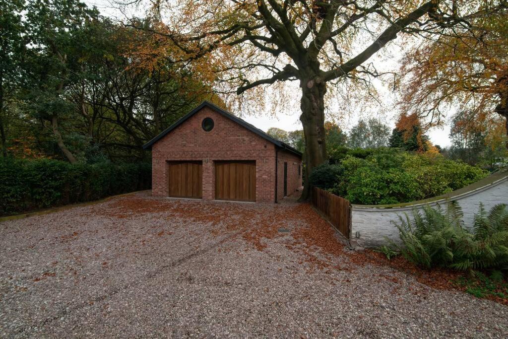 Luxury Coach House Next To Woodland In Knutsford Villa Exterior photo