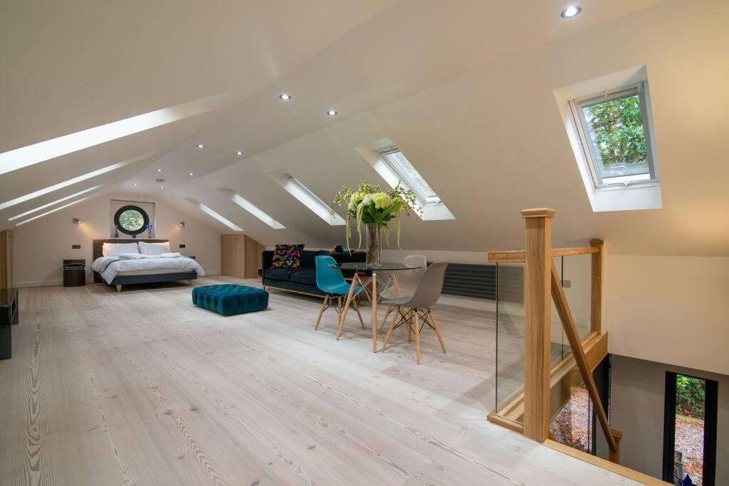 Luxury Coach House Next To Woodland In Knutsford Villa Exterior photo